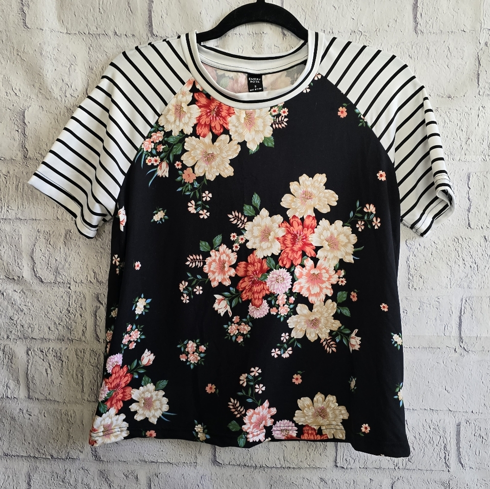Emery Rose Black Floral And Striped Super‎ Soft Short Sleeve Blouse Small